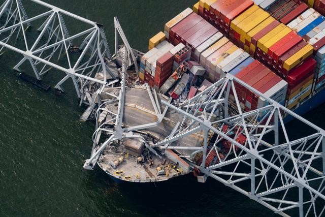 1 a Baltimore bridge was hit by a container ship reported by senghor logistics