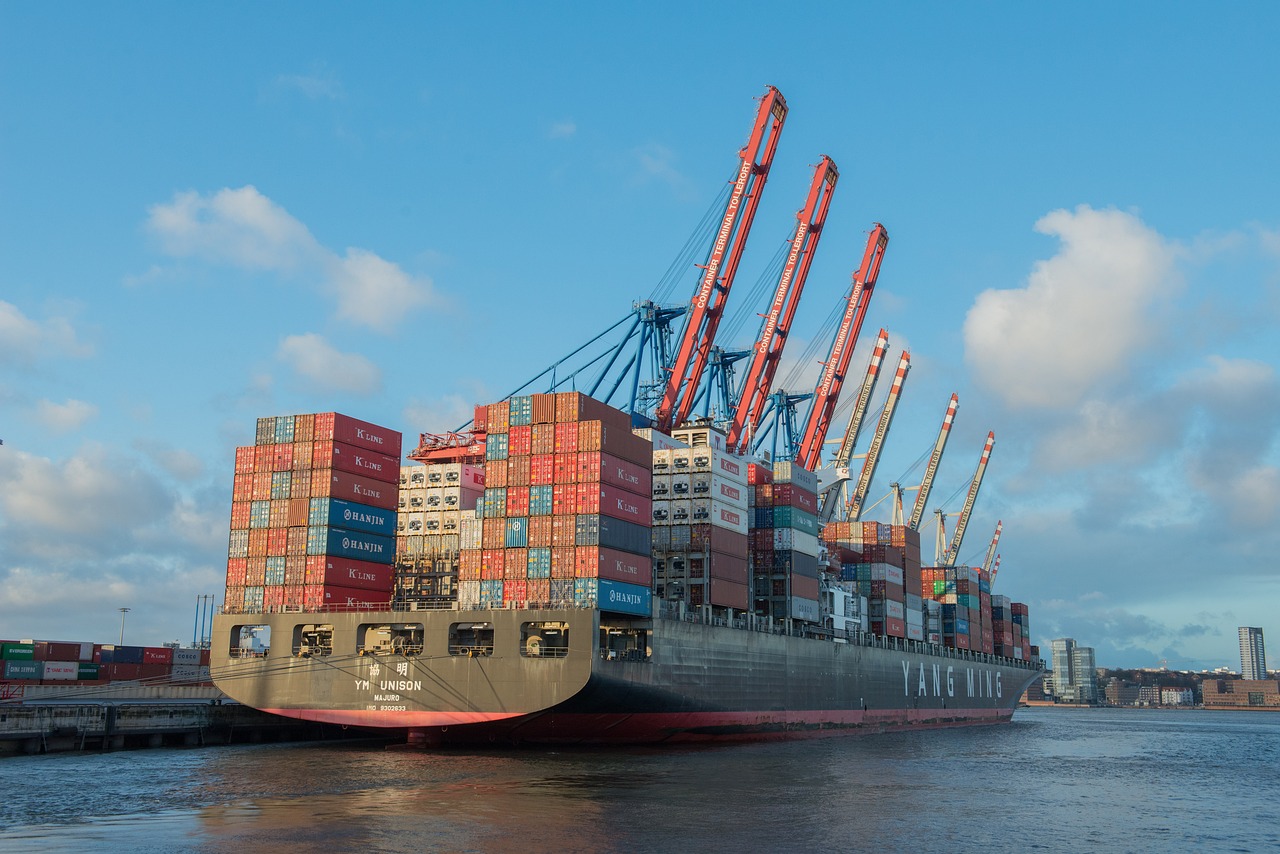 container-ship-cargo companies senghor logistics