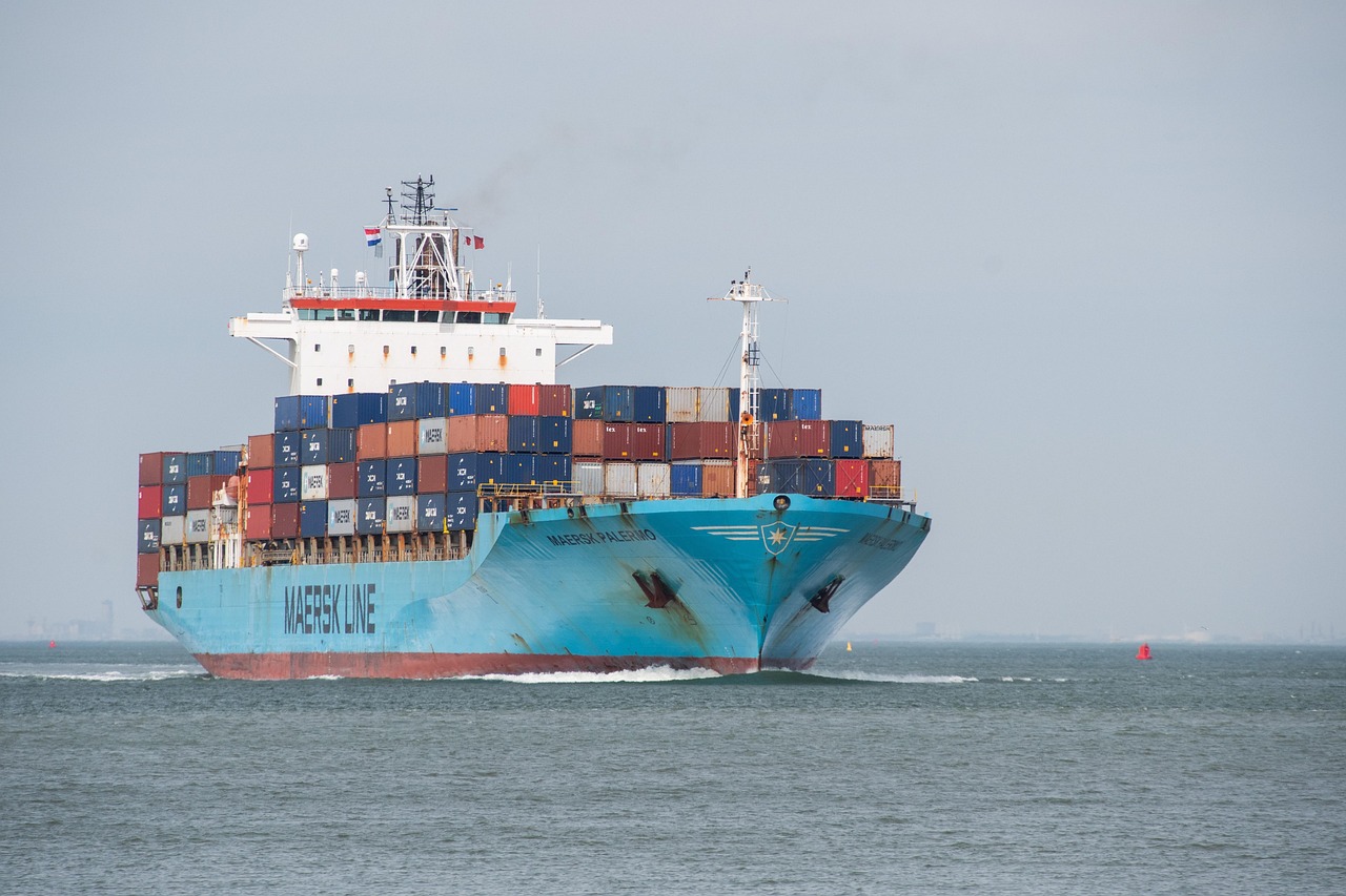 container-ship-msk-shipping-company