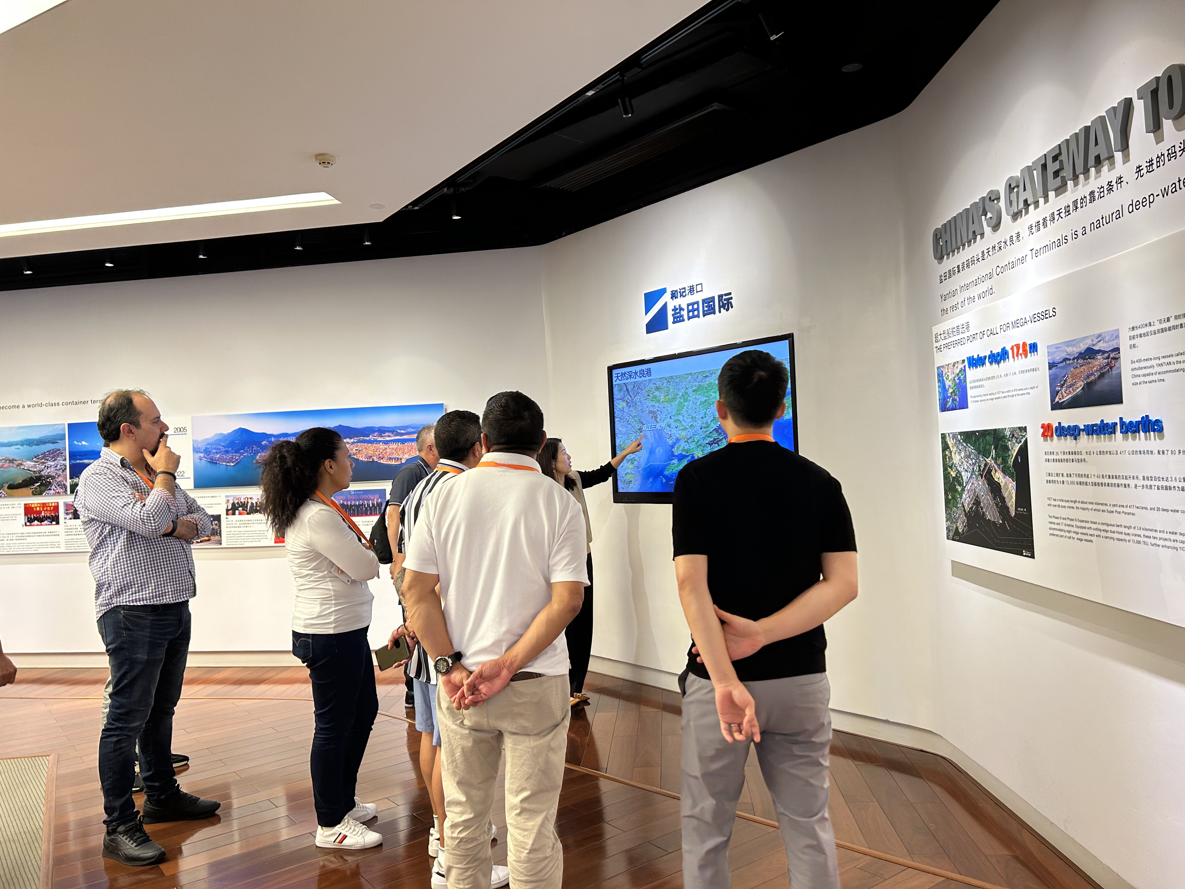 senghor logistics and mexican customers in yantian exhibition hall