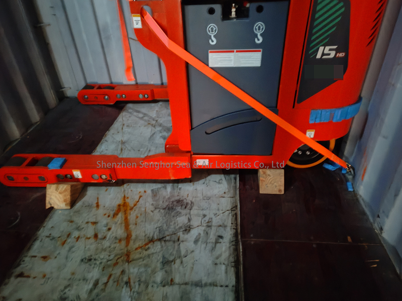 senghor-logistics-loading-forklift-reinforcement