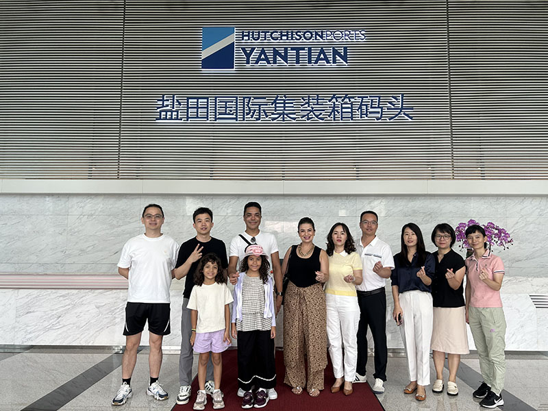 senghor-logistics-took-brazilian-customer-to-visit-yantian-port-1