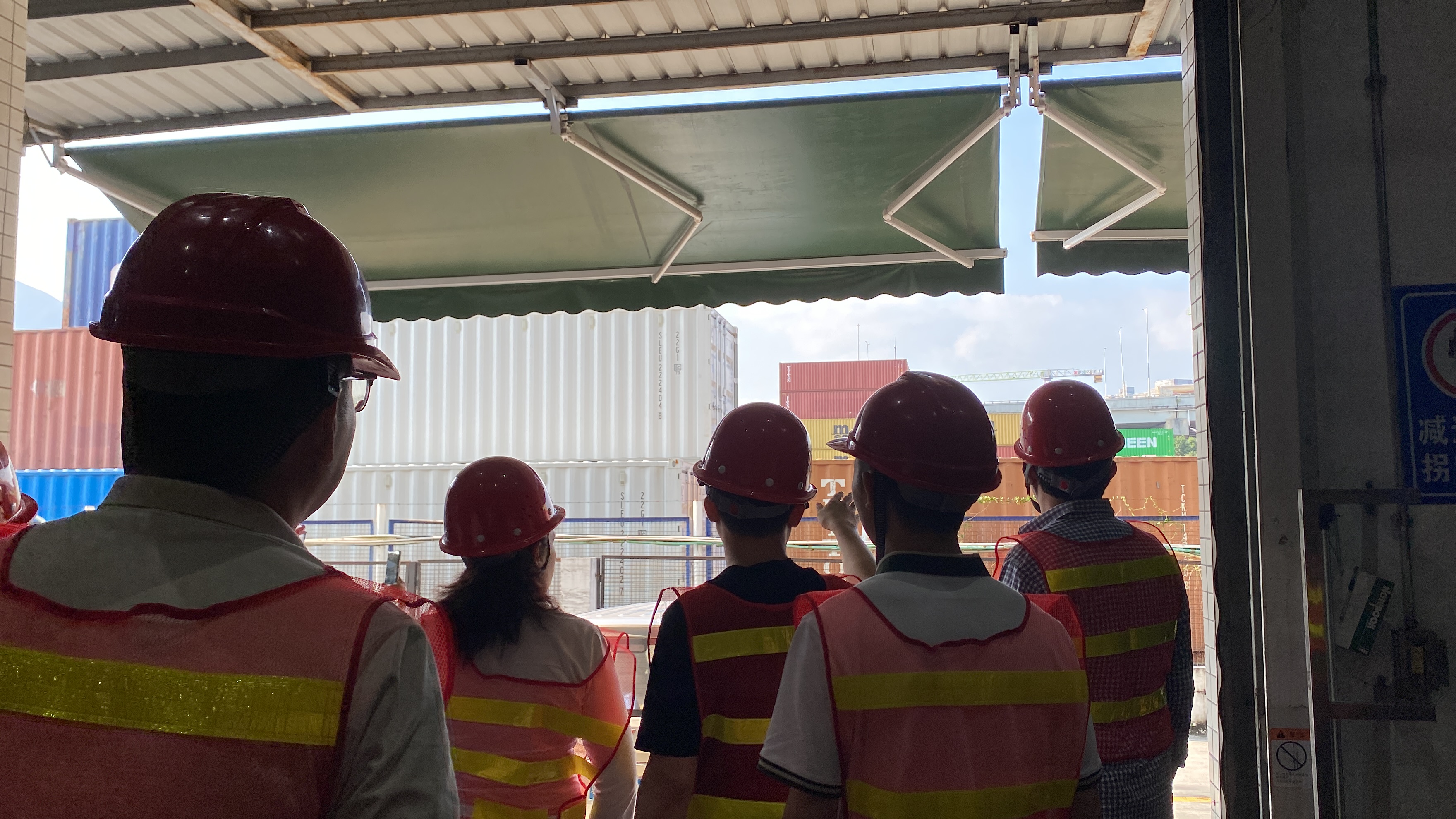 senghor logistics took customers to visit our yantian shenzhen warehouse 1