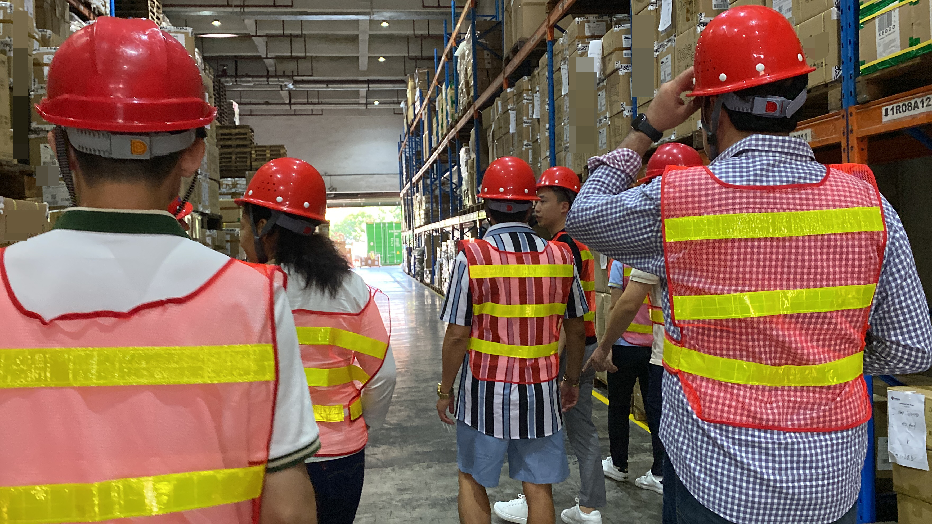senghor logistics took customers to visit our yantian shenzhen warehouse 2