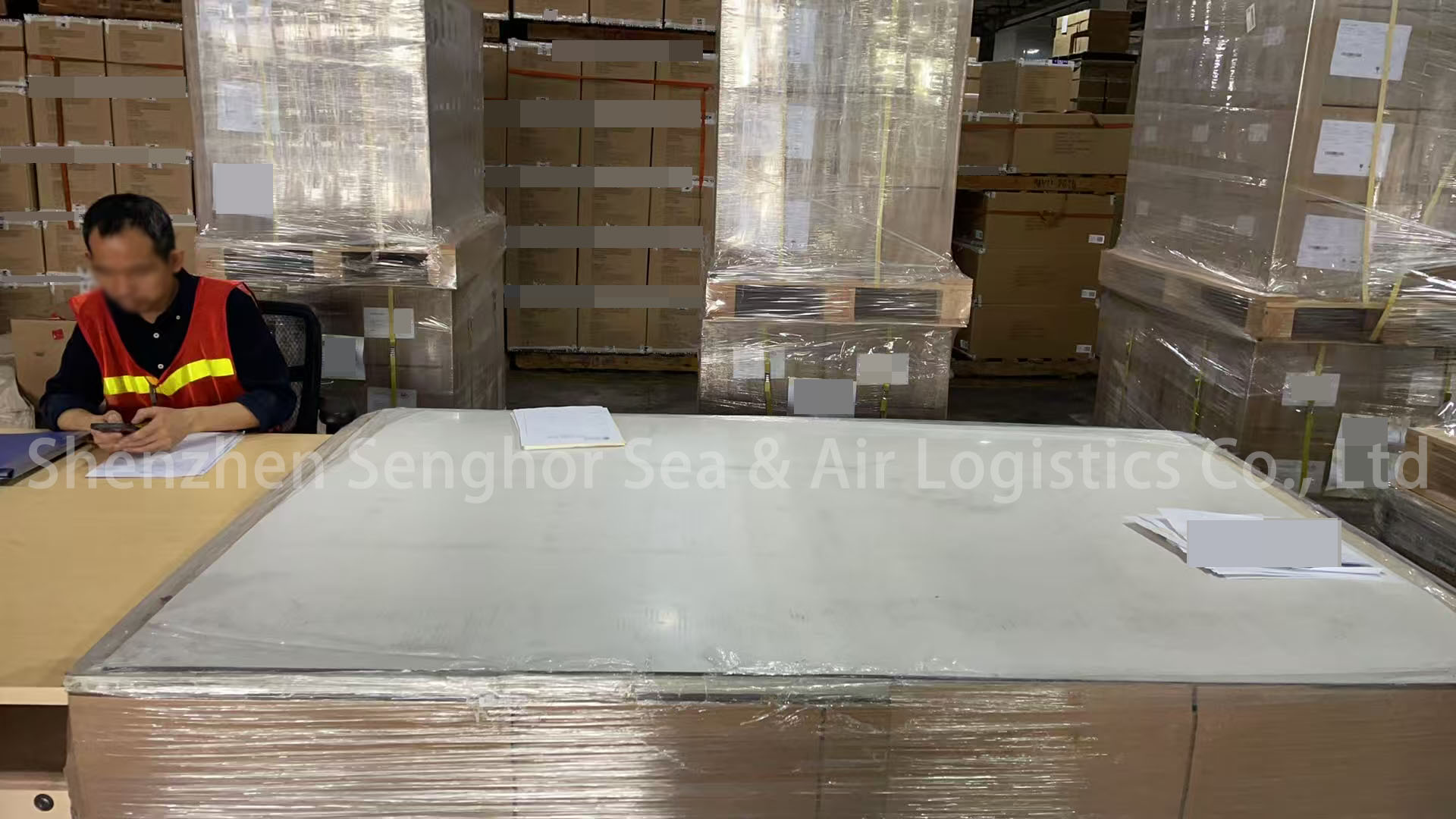senghor-logistics-warehouse-working
